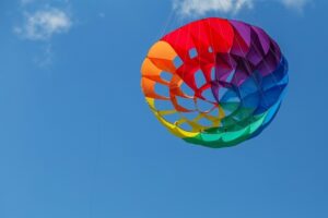 kites-flying-blue-sky_252591-699